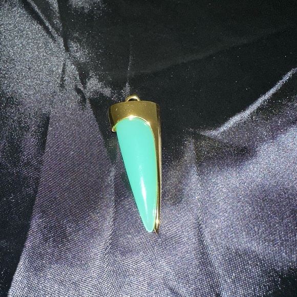 Sharktooth Necklace - Picture 1 of 3